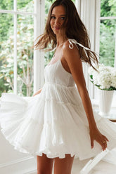 Minivestido de verano con volantes escalonados y cintura imperio - Blanco